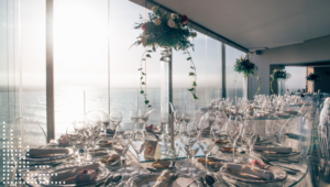 A small room wedding decoration for cascais wedding