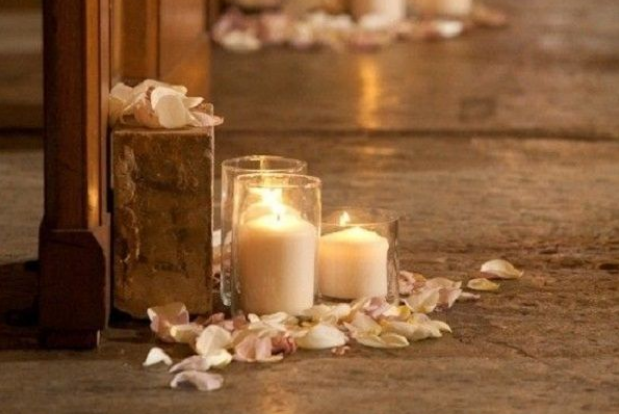 decorating-with-candles-for-winter-weddings theme