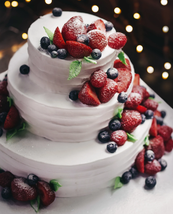 Gorgeous, Frosty Winter Wedding Cakes