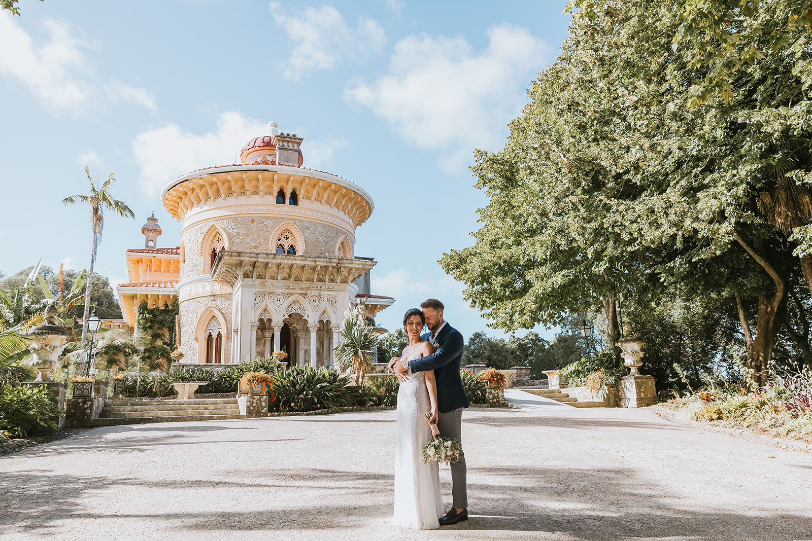 A couple romantic pose in front of Portuguese palace